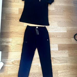 Garde-Malade Scrub Top (S) + FIGS XS Jogger Pants – Navy Set – NWOT